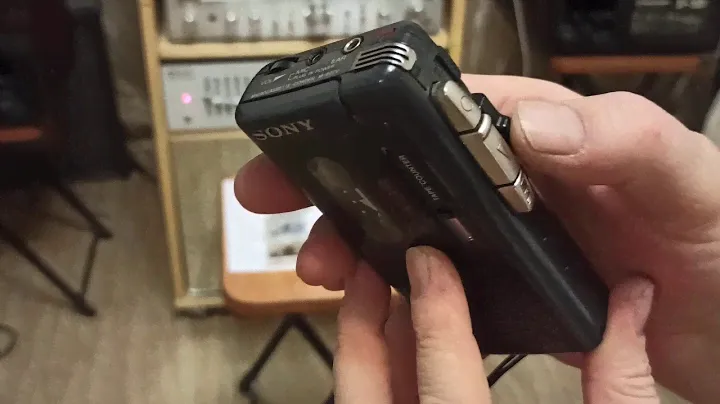 Sony m-607V - кассетный диктофон с голосовым управлением.