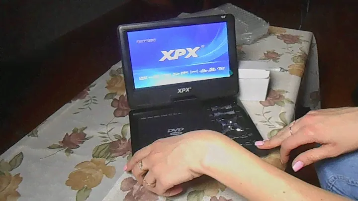 XPX EA-9088 - портативный DVD и ЖК телевизор