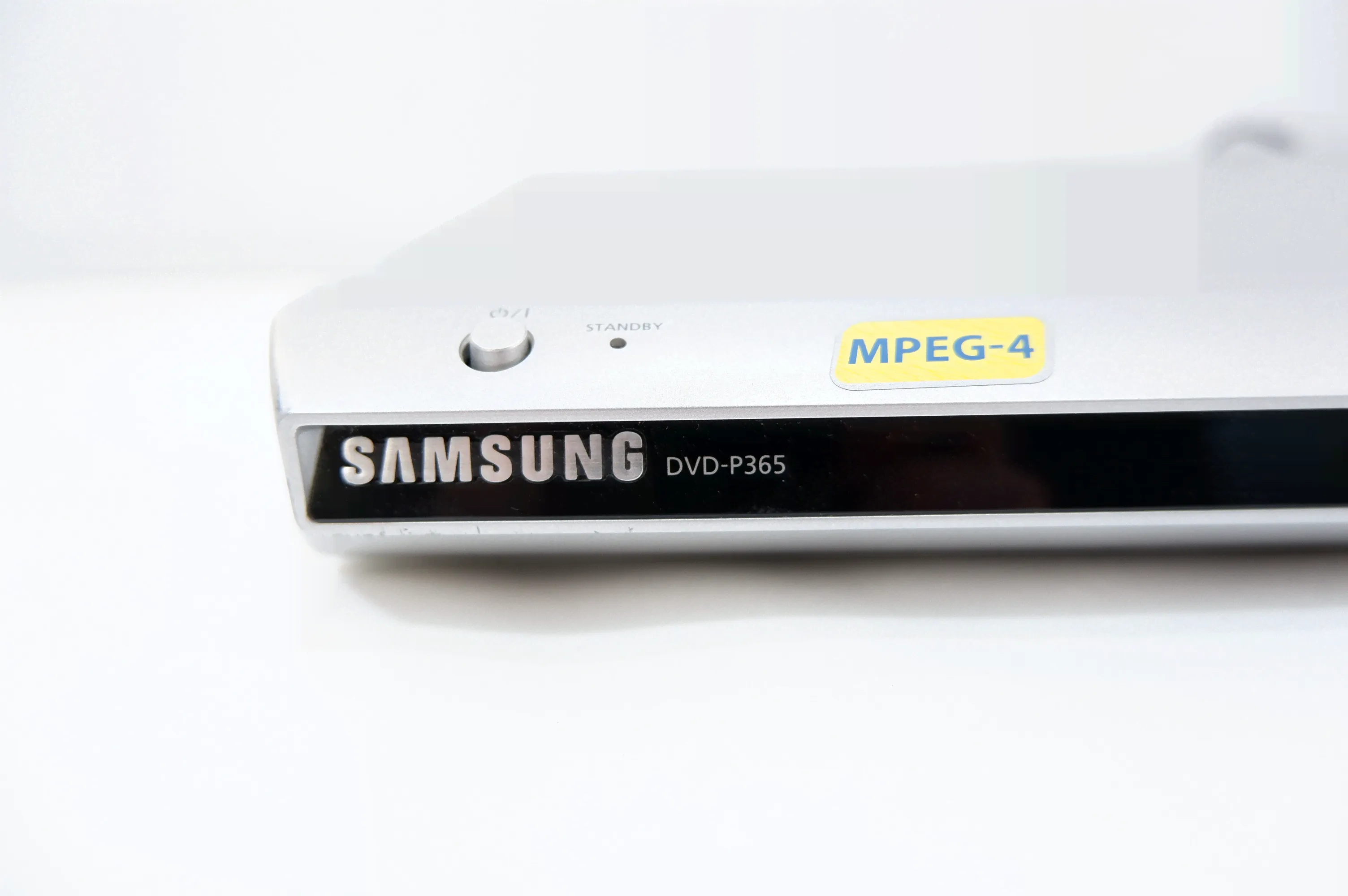 DVD-плеер Samsung DVD-P365