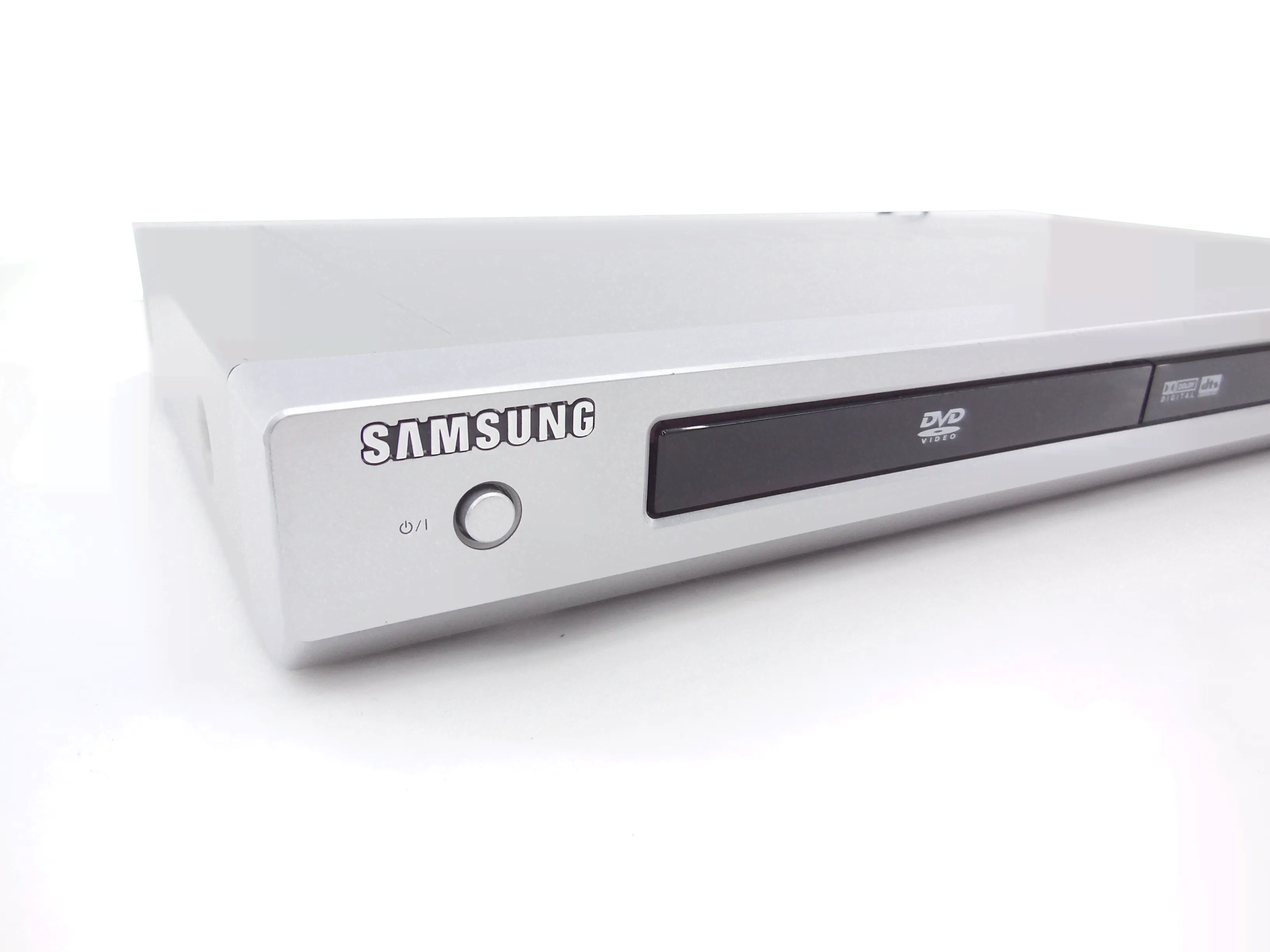 DVD-плеер Samsung DVD-E135-2