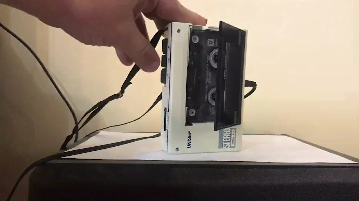 Walkman UNISEF Z-1 Из фильм Самая обонятельная и привлекательная